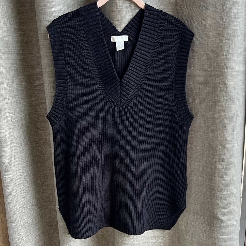 H & M sweater vest oversized black v neck cable knit. Size XS